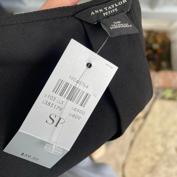 Ann Taylor Knit & Crepe Black Blouse,  BNWT, size Small P - Picture 3 of 7